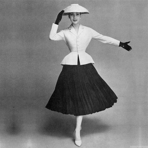 estilo anos 50 desfile de dior|El «New look» de Christian Dior (1947) .